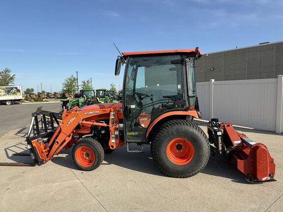 Kubota B2650 Tractor Compact