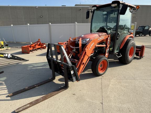 Kubota B2650 Tractor Compact