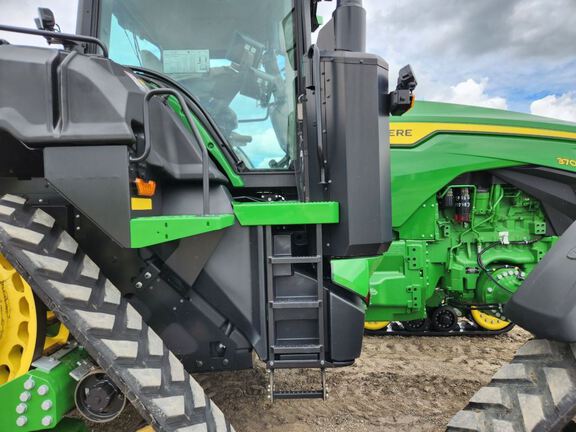 2024 John Deere 8RX 370 Tractor Rubber Track