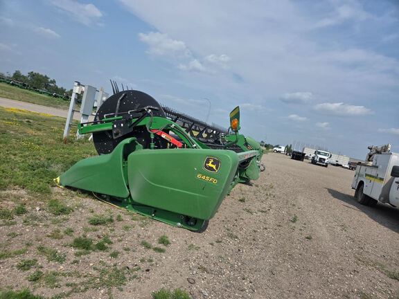 2018 John Deere 645FD Header Combine