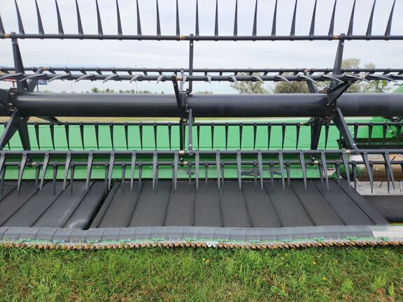 2018 John Deere 645FD Header Combine