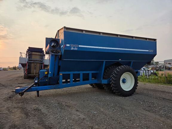 Kinze 1040 Grain Cart