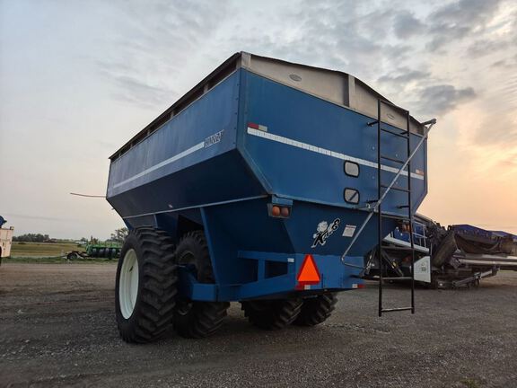 Kinze 1040 Grain Cart
