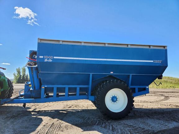 Kinze 1040 Grain Cart