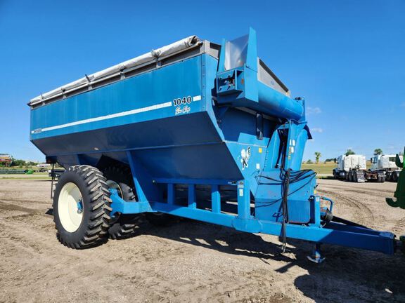 Kinze 1040 Grain Cart