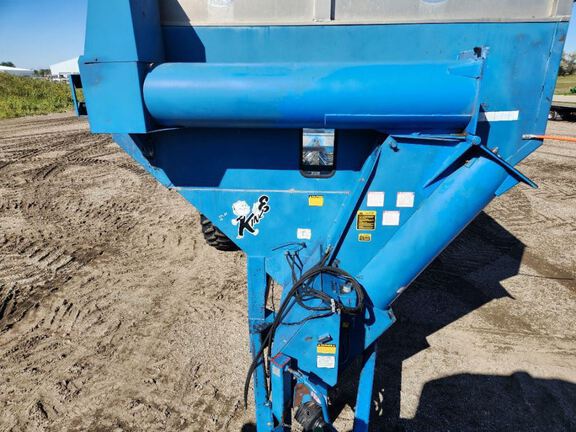 Kinze 1040 Grain Cart