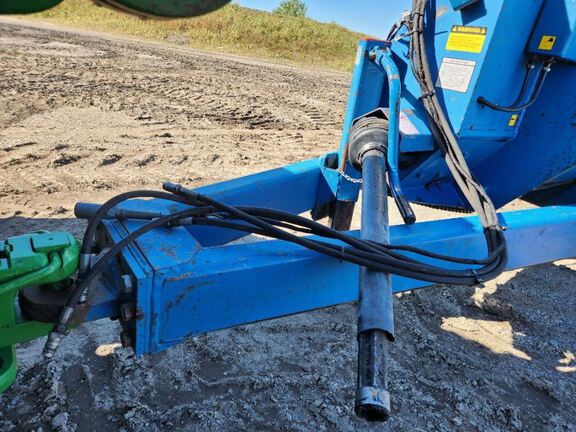Kinze 1040 Grain Cart