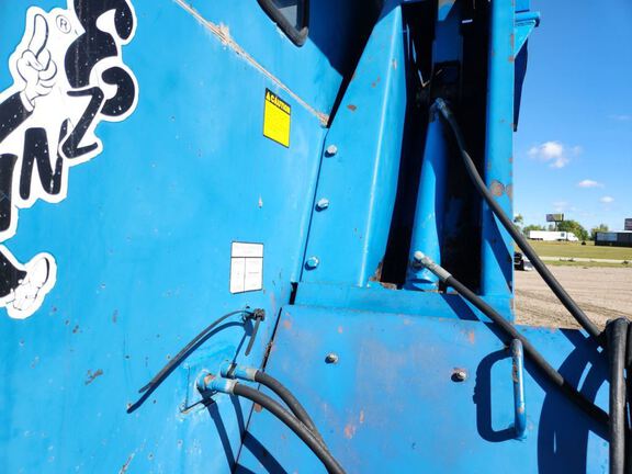 Kinze 1040 Grain Cart