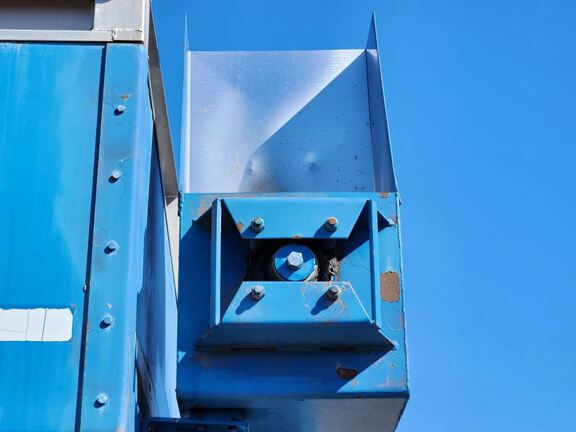Kinze 1040 Grain Cart