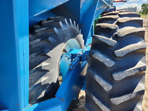 Kinze 1040 Grain Cart