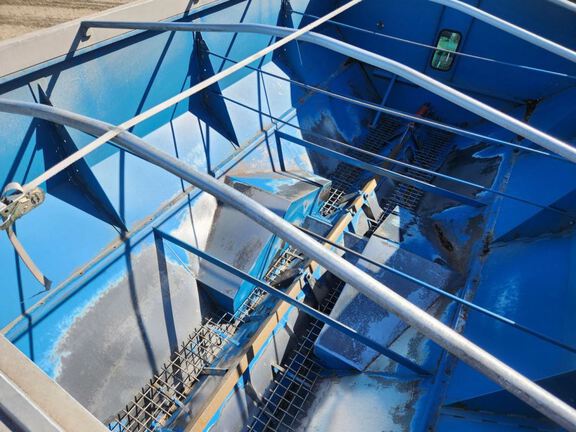 Kinze 1040 Grain Cart