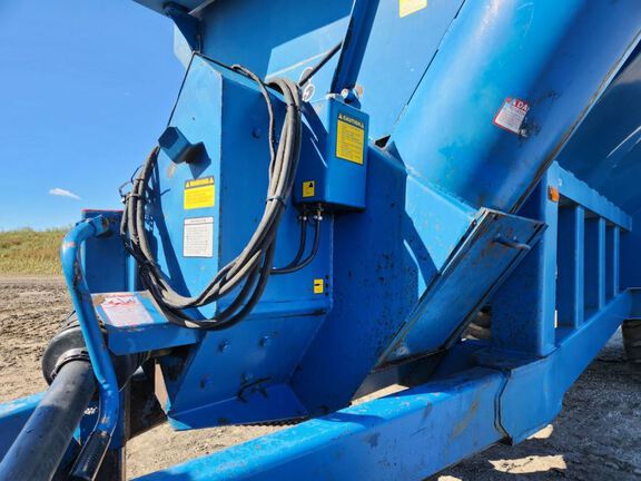 Kinze 1040 Grain Cart