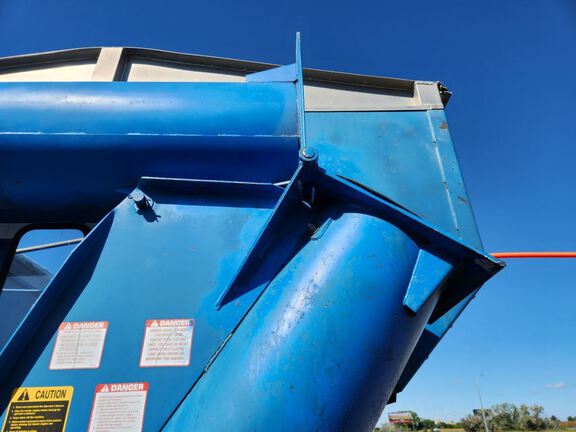 Kinze 1040 Grain Cart
