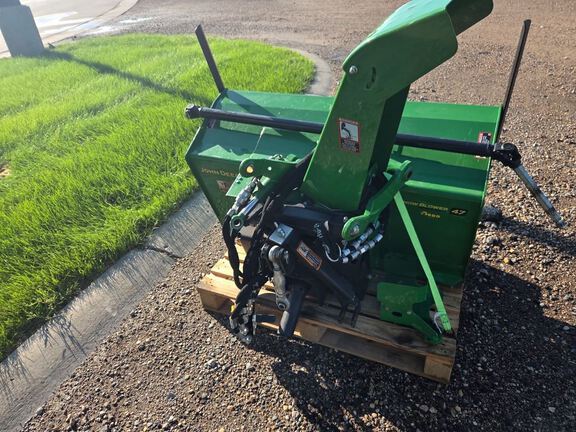 2023 John Deere 1025R Tractor Compact