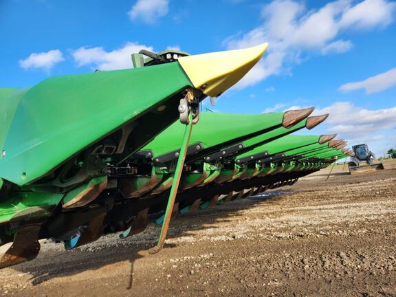 2023 John Deere C18R Header Corn Head