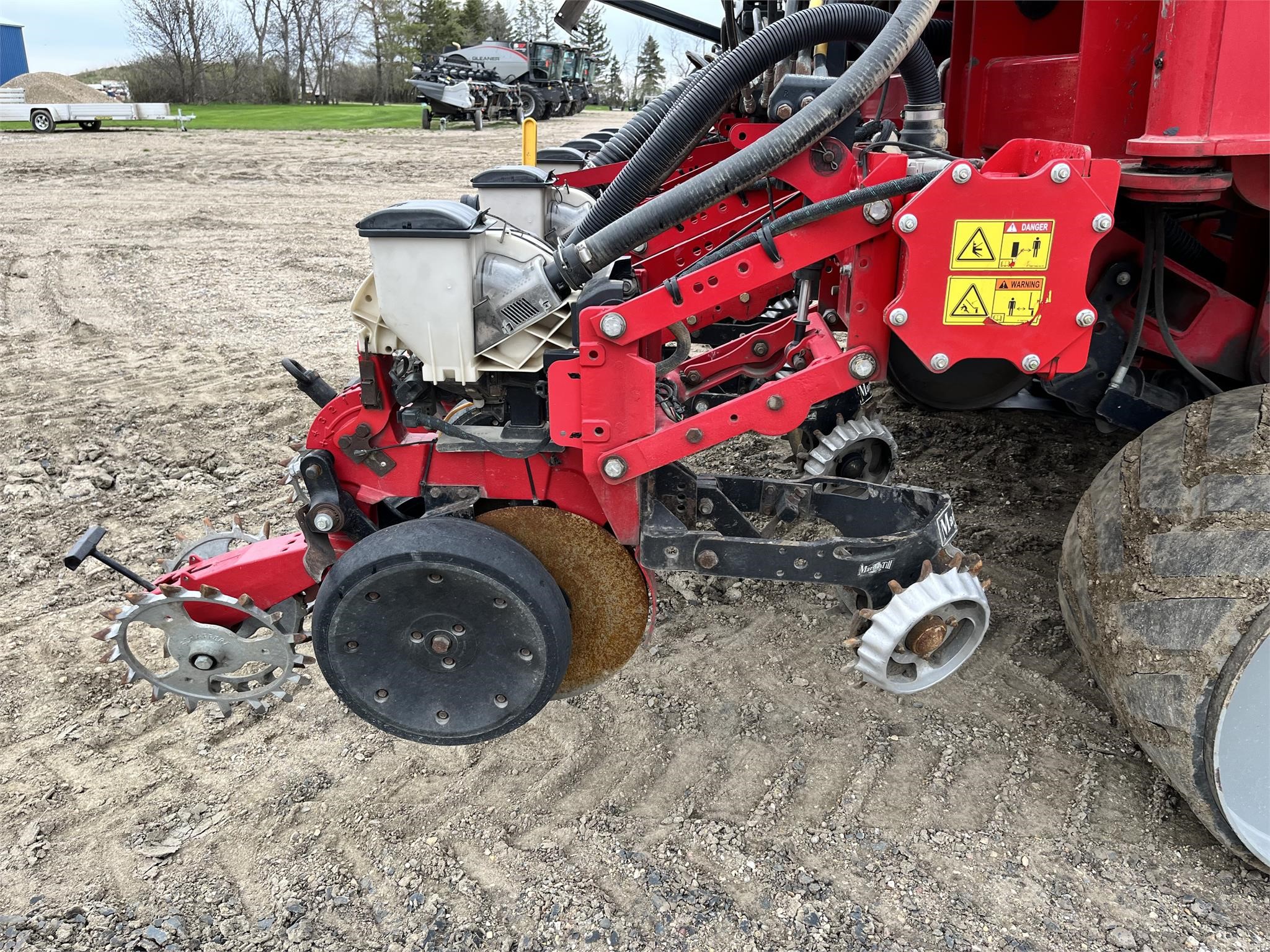 2014 White 9924VE Planter