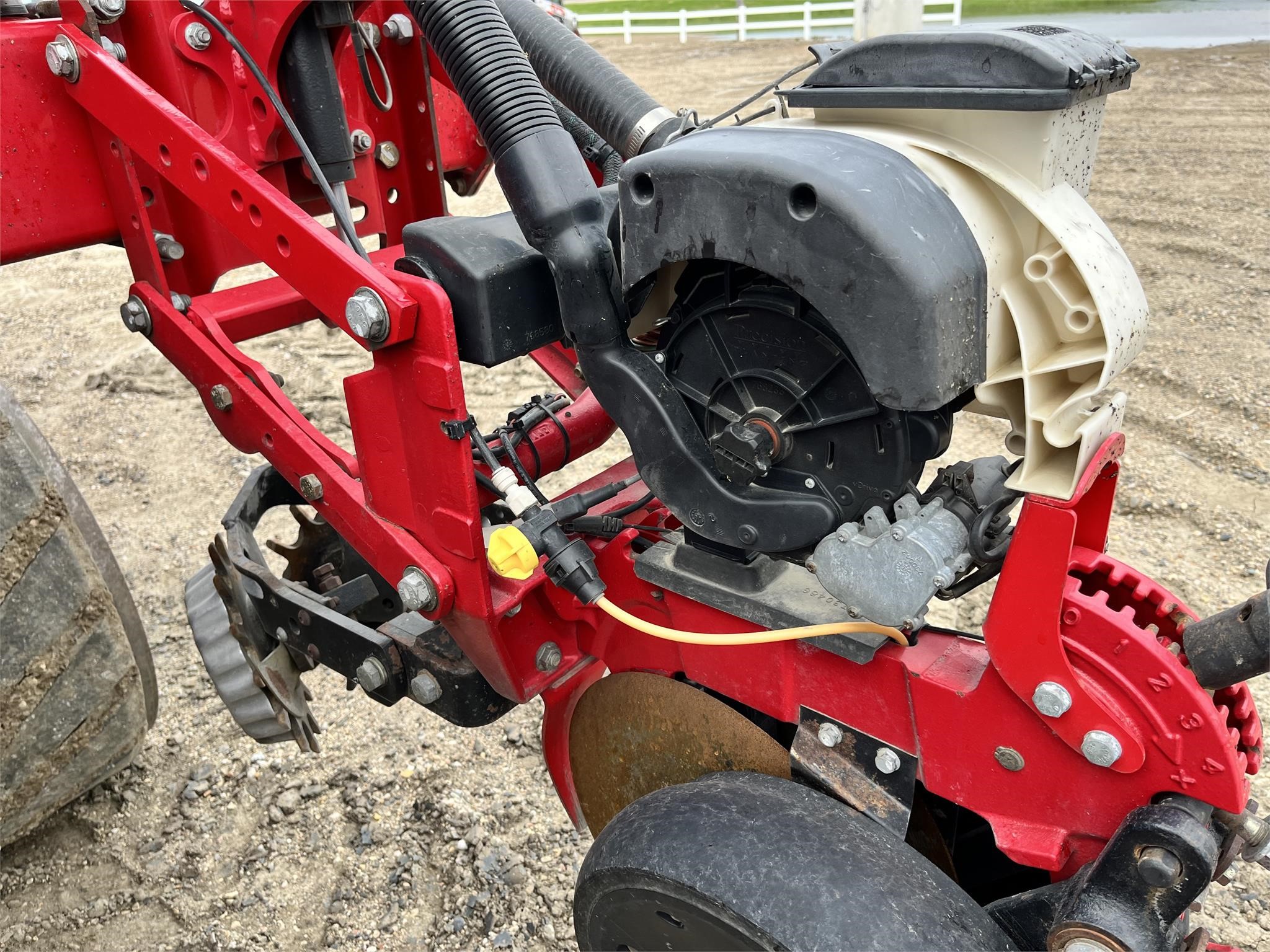 2014 White 9924VE Planter