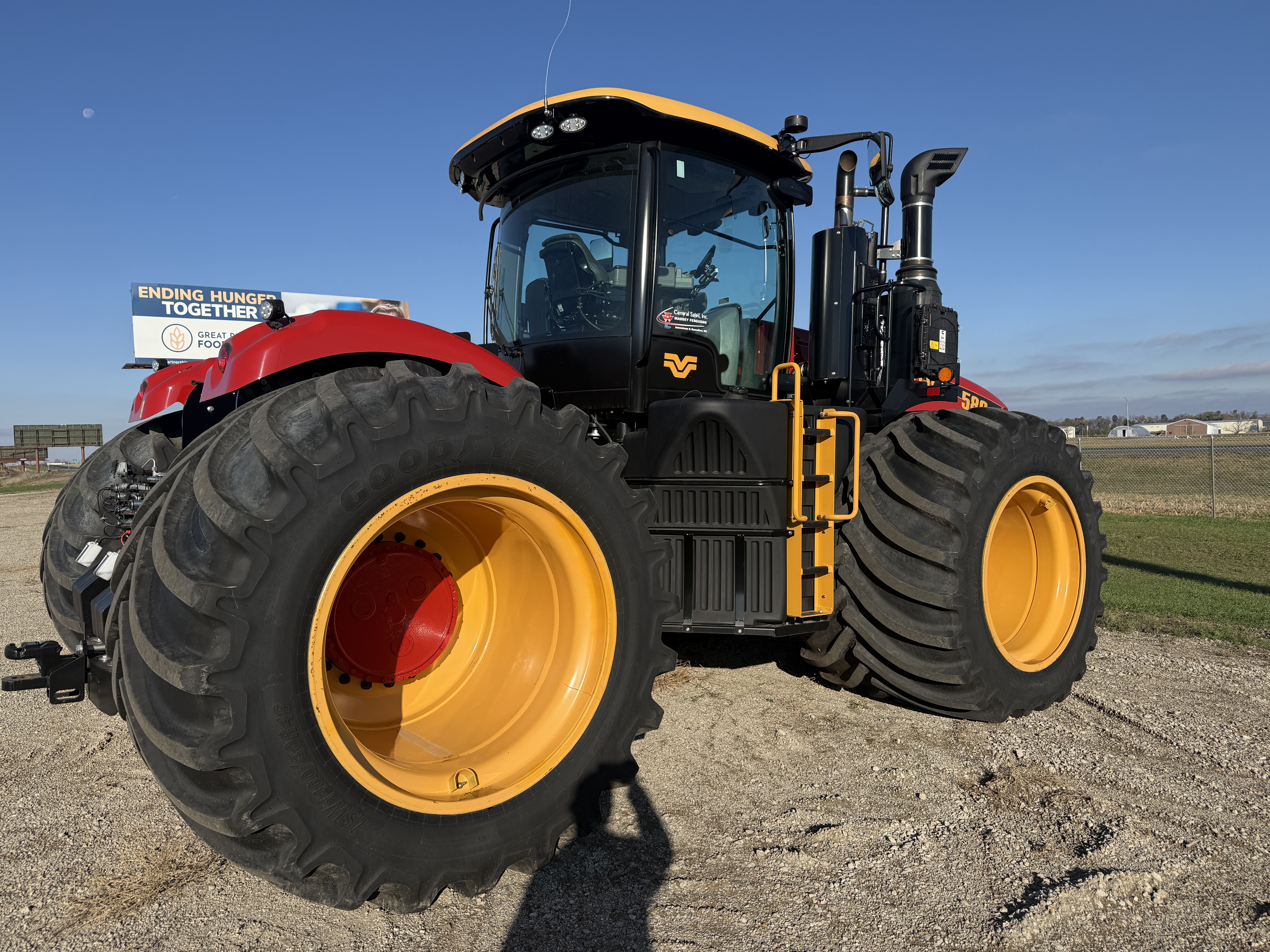 2025 Versatile 580 Tractor