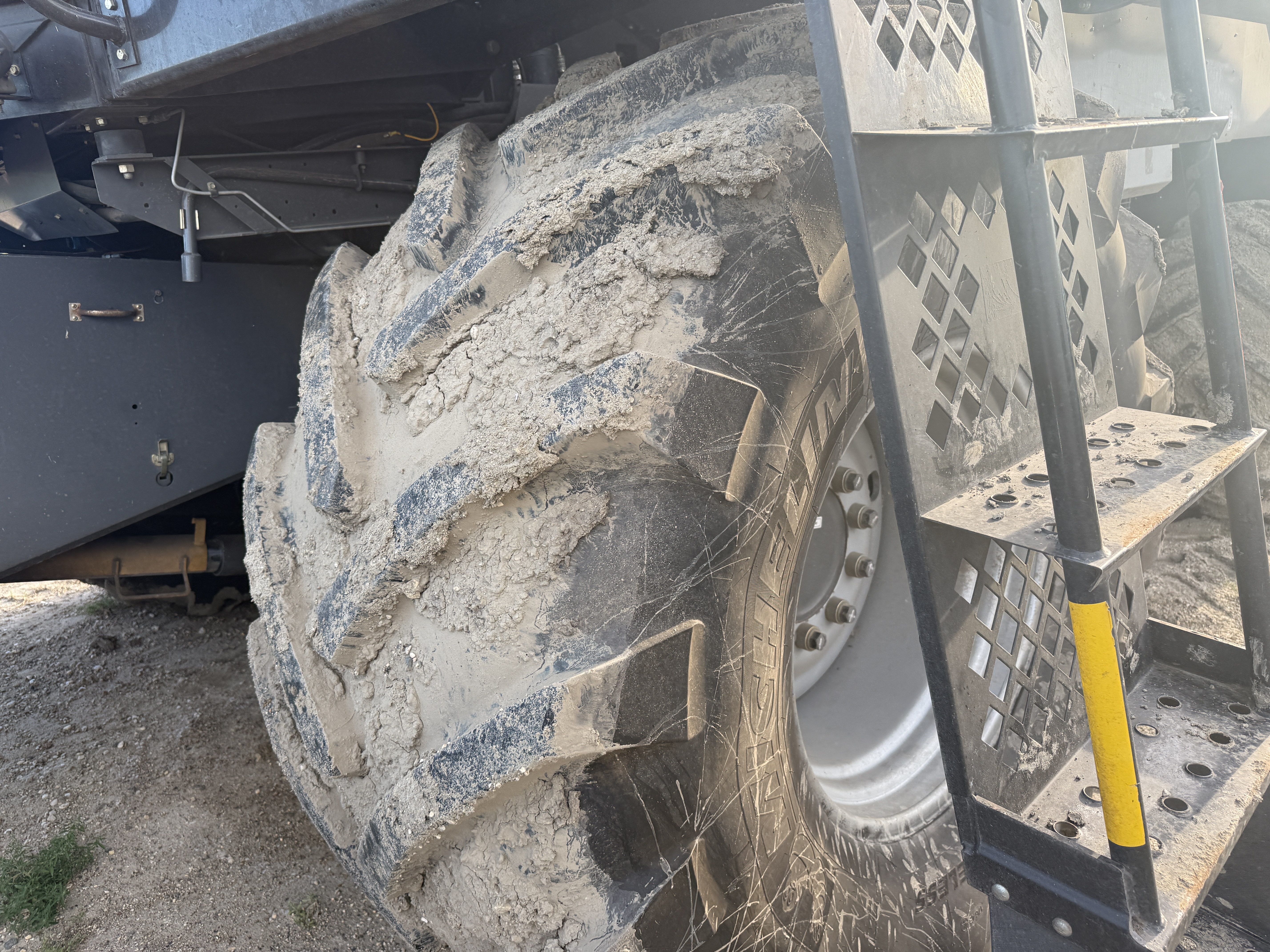 2009 AGCO Gleaner R66 Combine