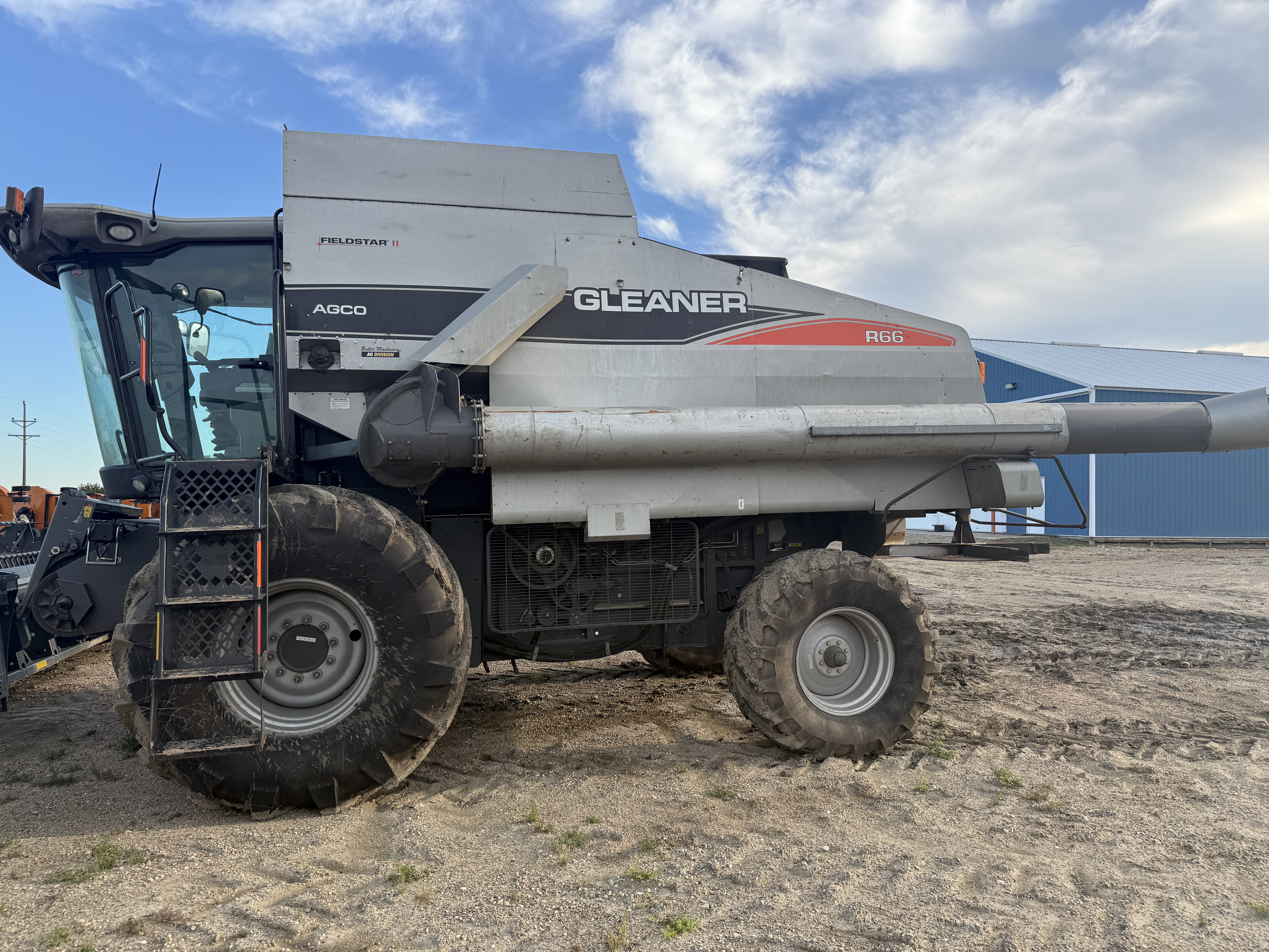 2009 AGCO Gleaner R66 Combine