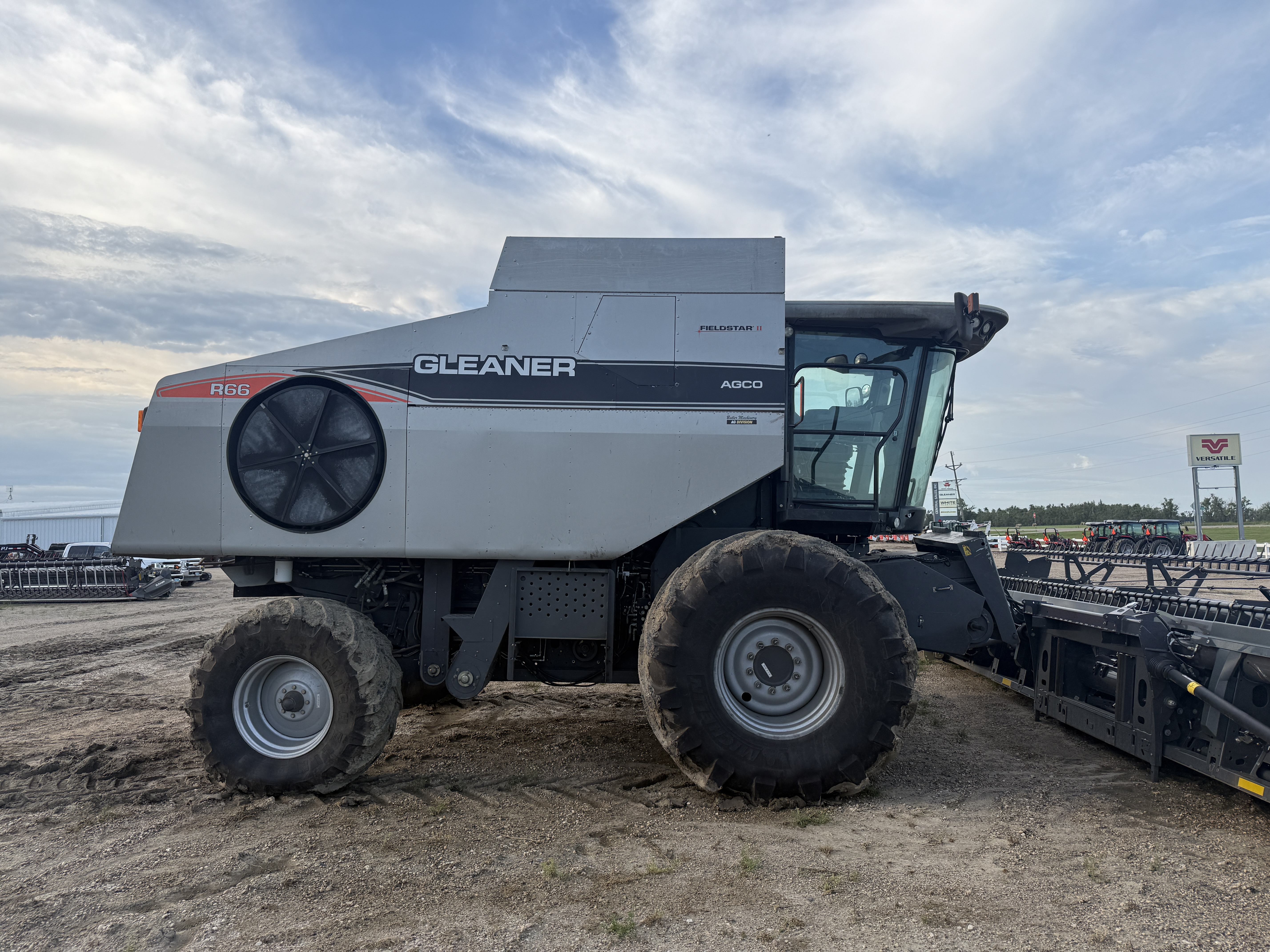 2009 AGCO Gleaner R66 Combine