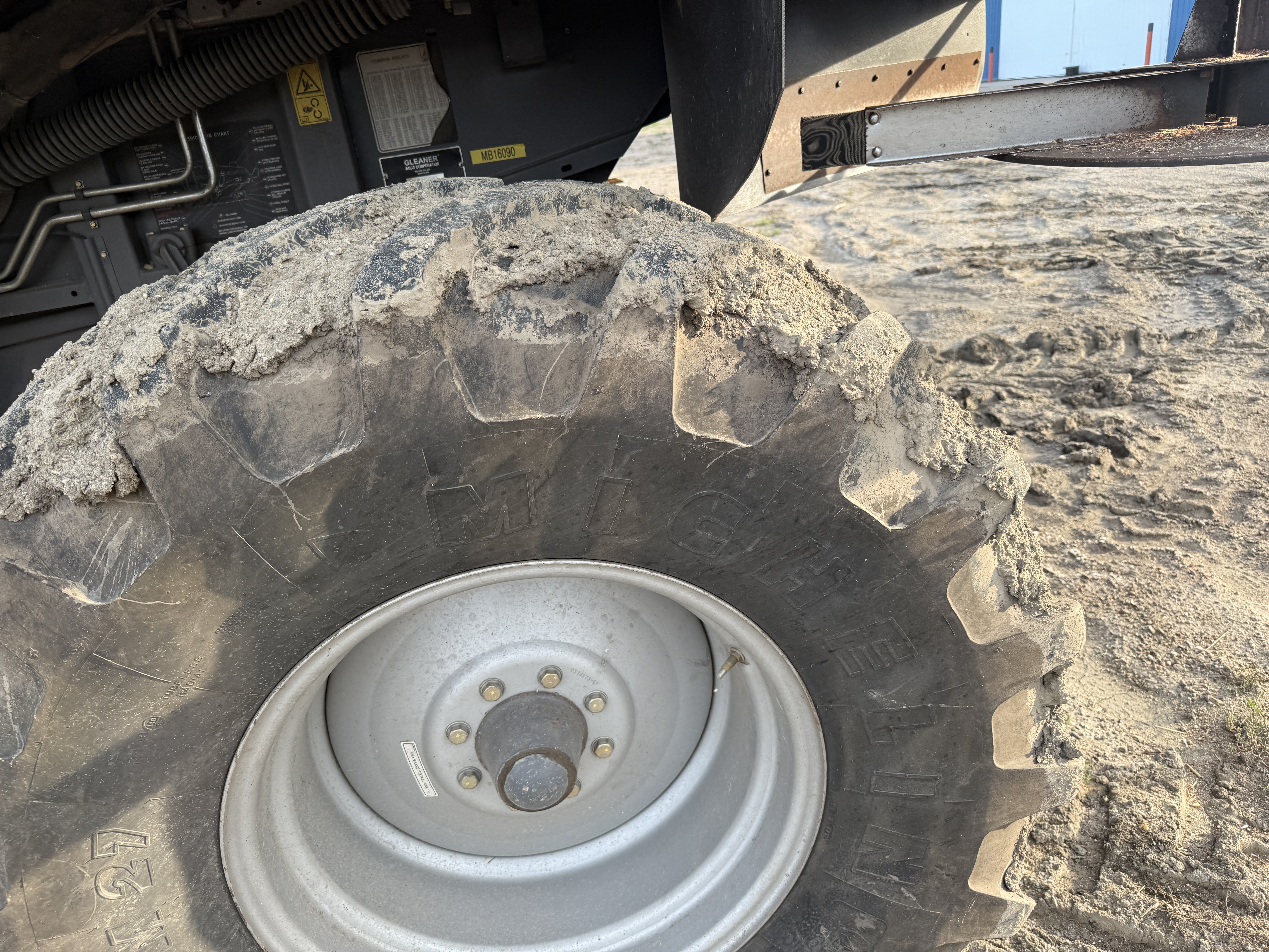 2009 AGCO Gleaner R66 Combine