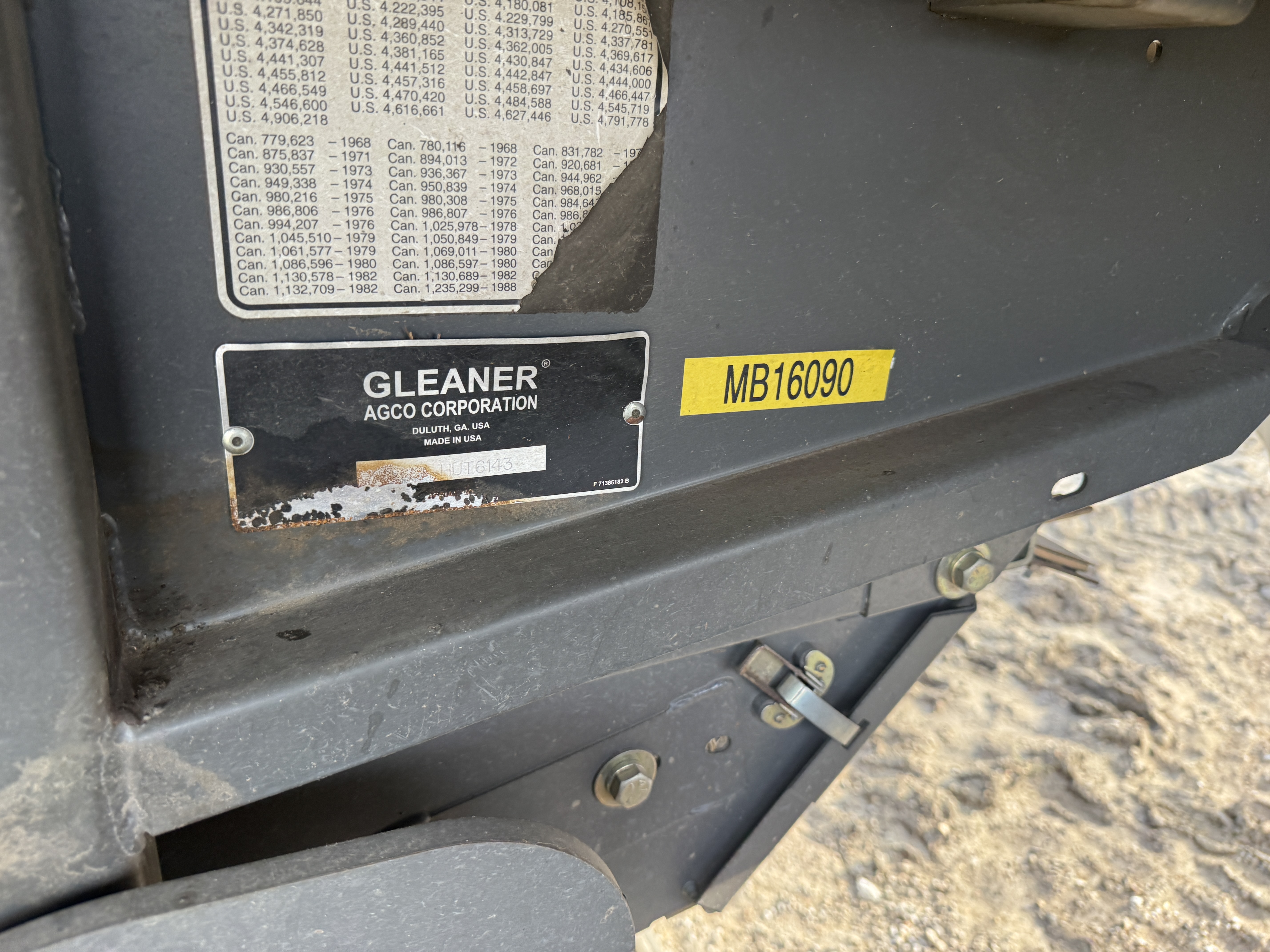 2009 AGCO Gleaner R66 Combine