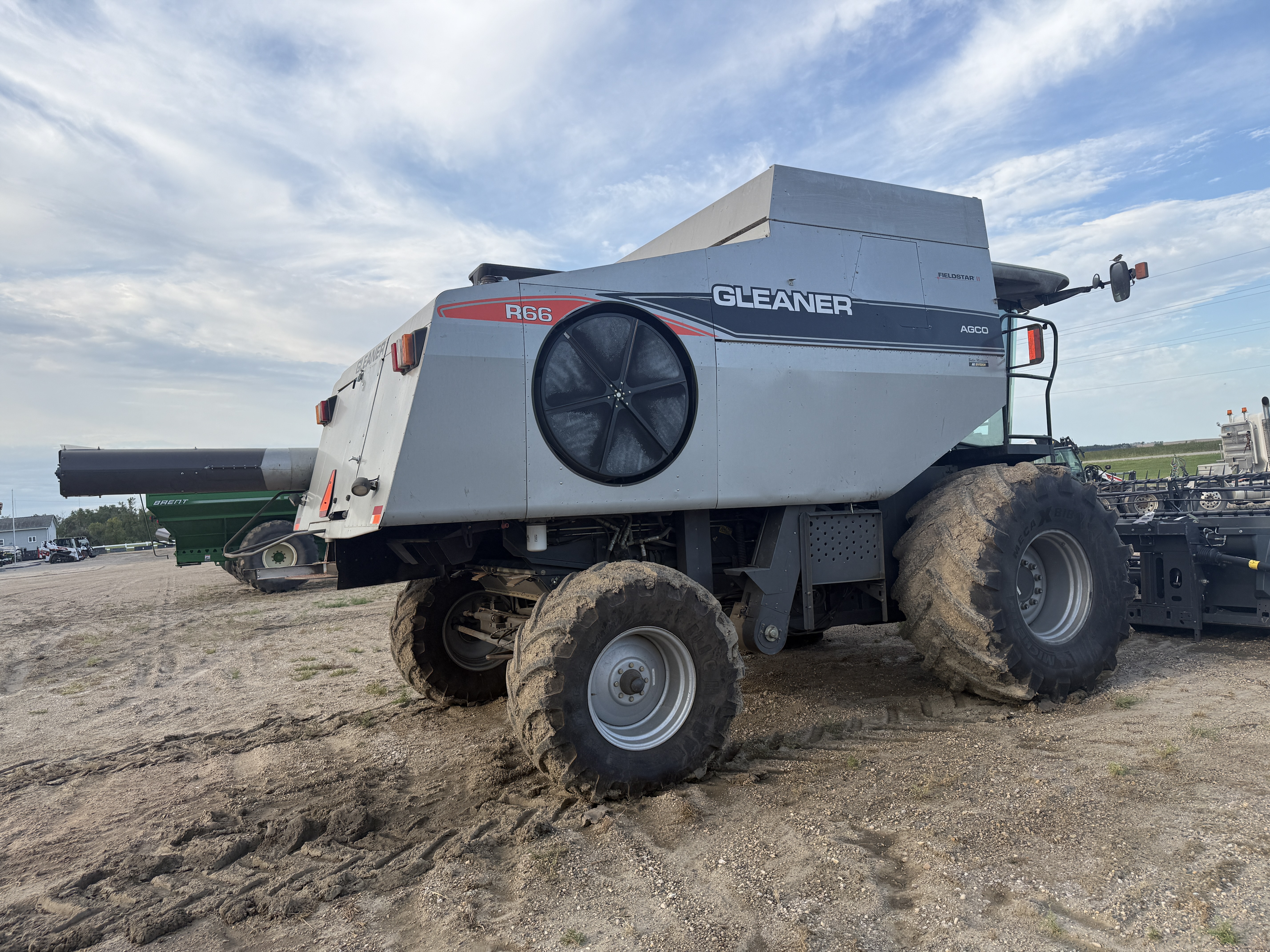 2009 AGCO Gleaner R66 Combine