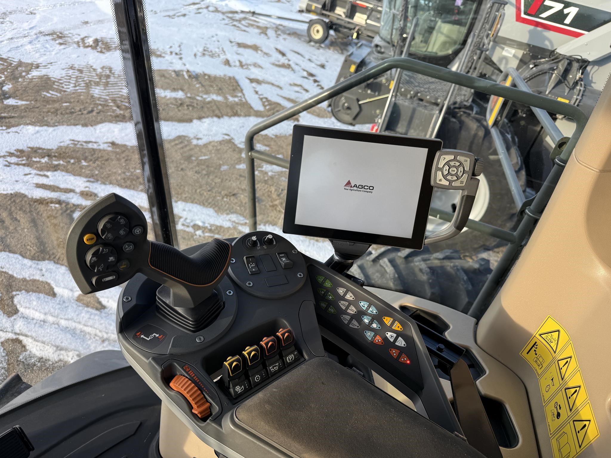 2017 AGCO Gleaner S97 Combine