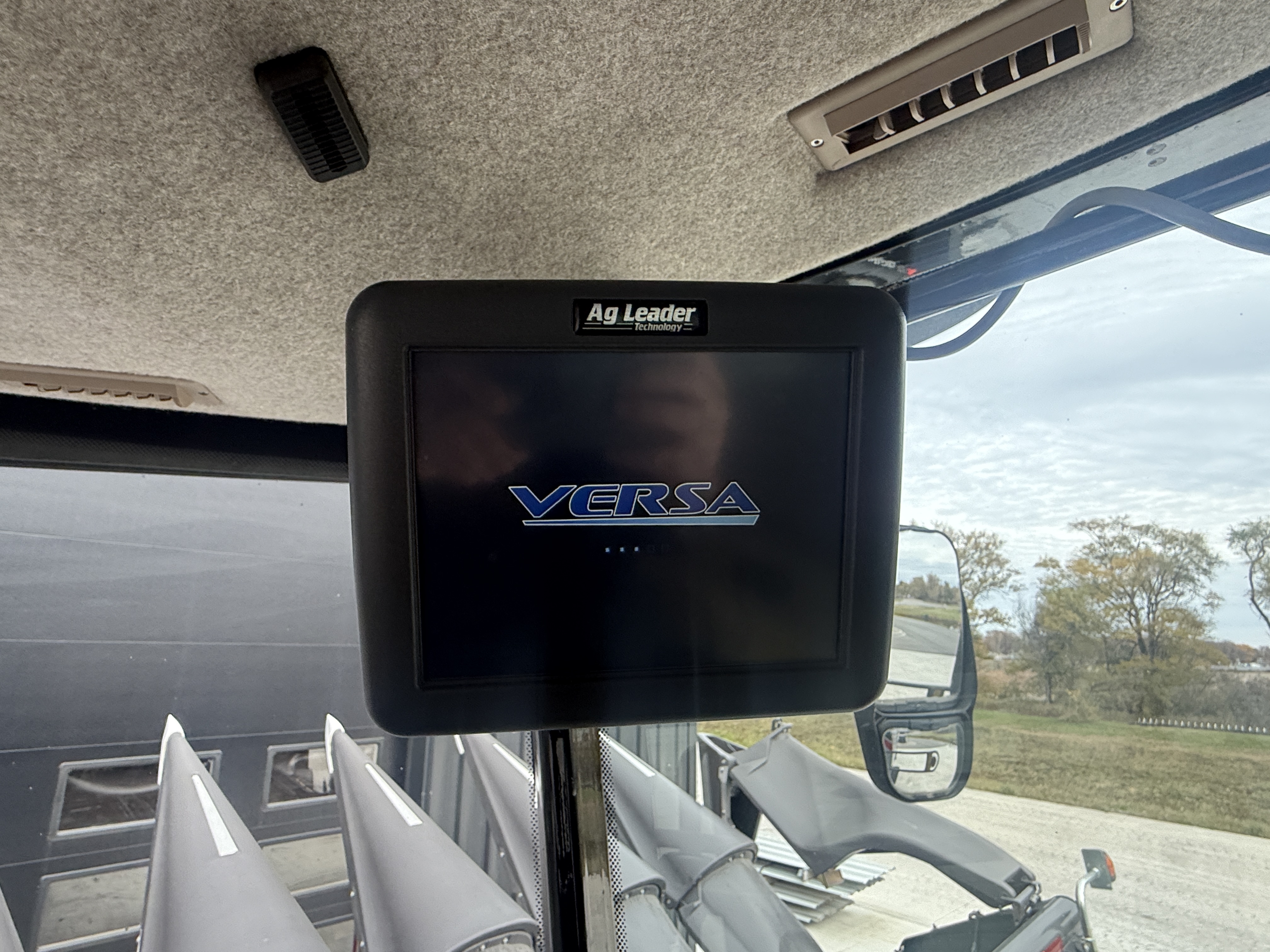 2017 AGCO Gleaner S97 Combine