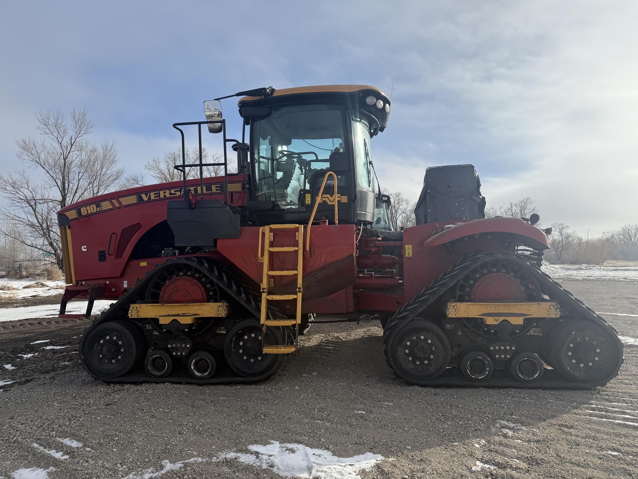2021 Versatile DT610 Tractor
