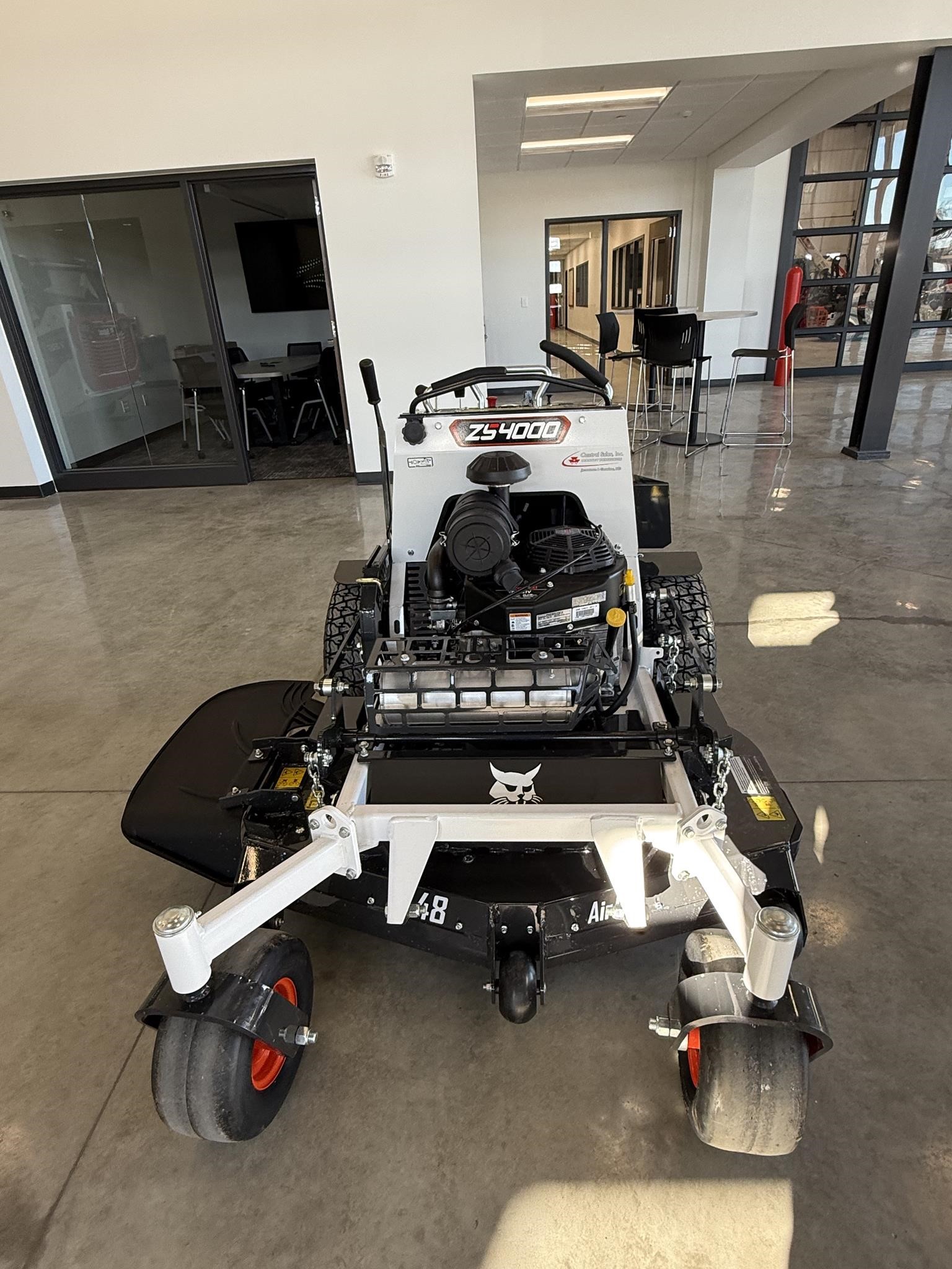 2025 Bobcat ZS4000 Mower/Zero Turn