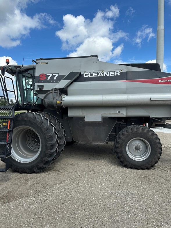 2011 AGCO Gleaner S77 Combine