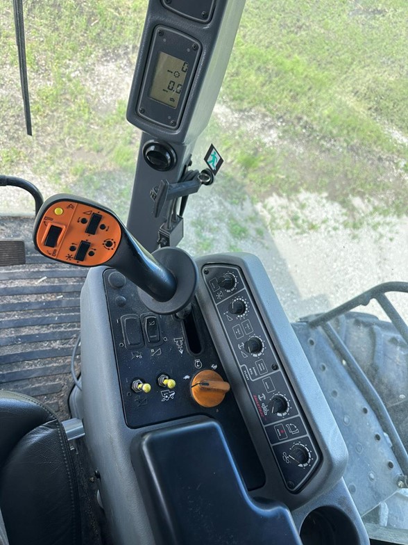 2011 AGCO Gleaner S77 Combine