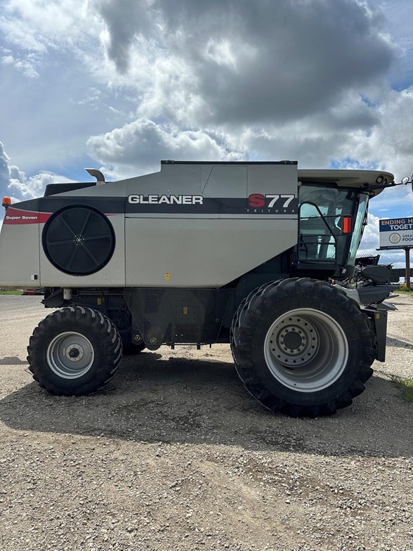 2011 AGCO Gleaner S77 Combine