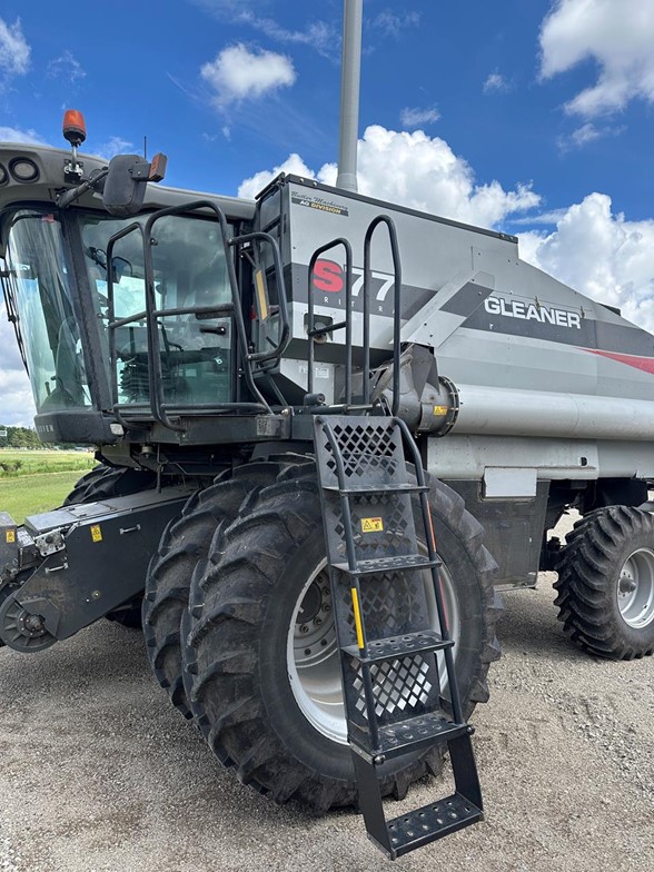2011 AGCO Gleaner S77 Combine