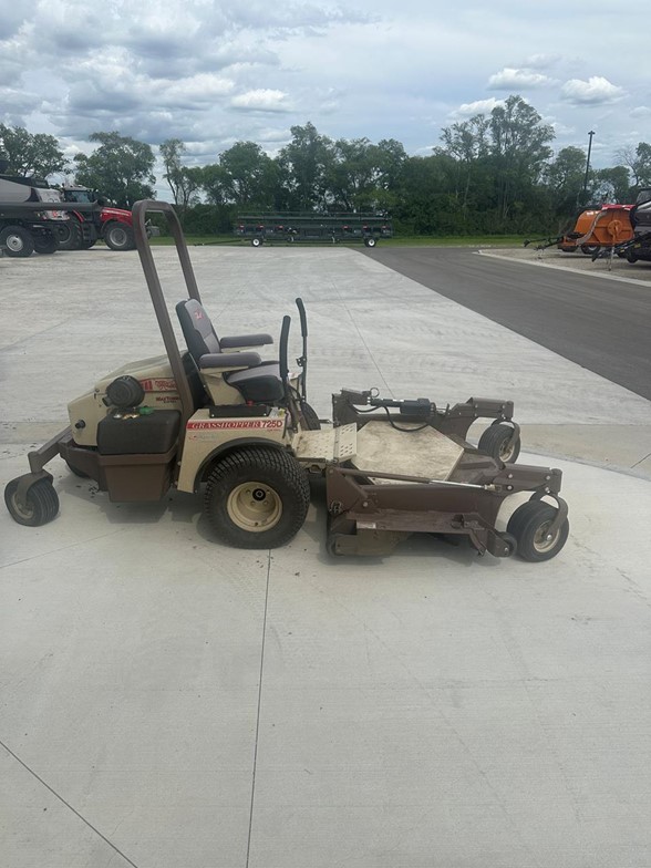 2024 Grasshopper 725D Mower/Zero Turn
