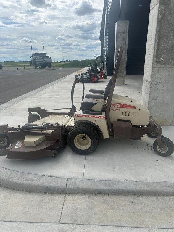 2024 Grasshopper 725D Mower/Zero Turn