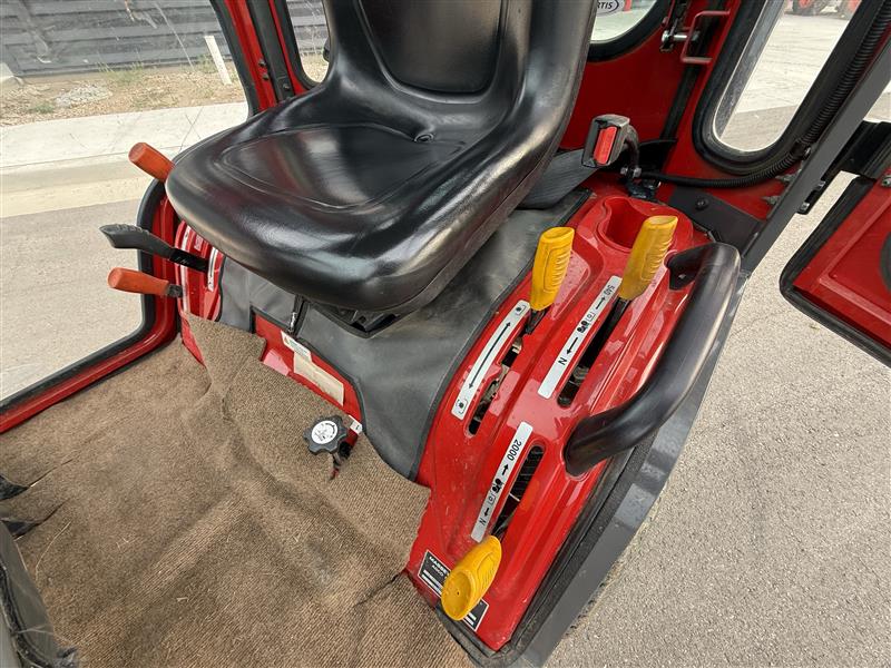 2018 Massey Ferguson GC1705 Tractor
