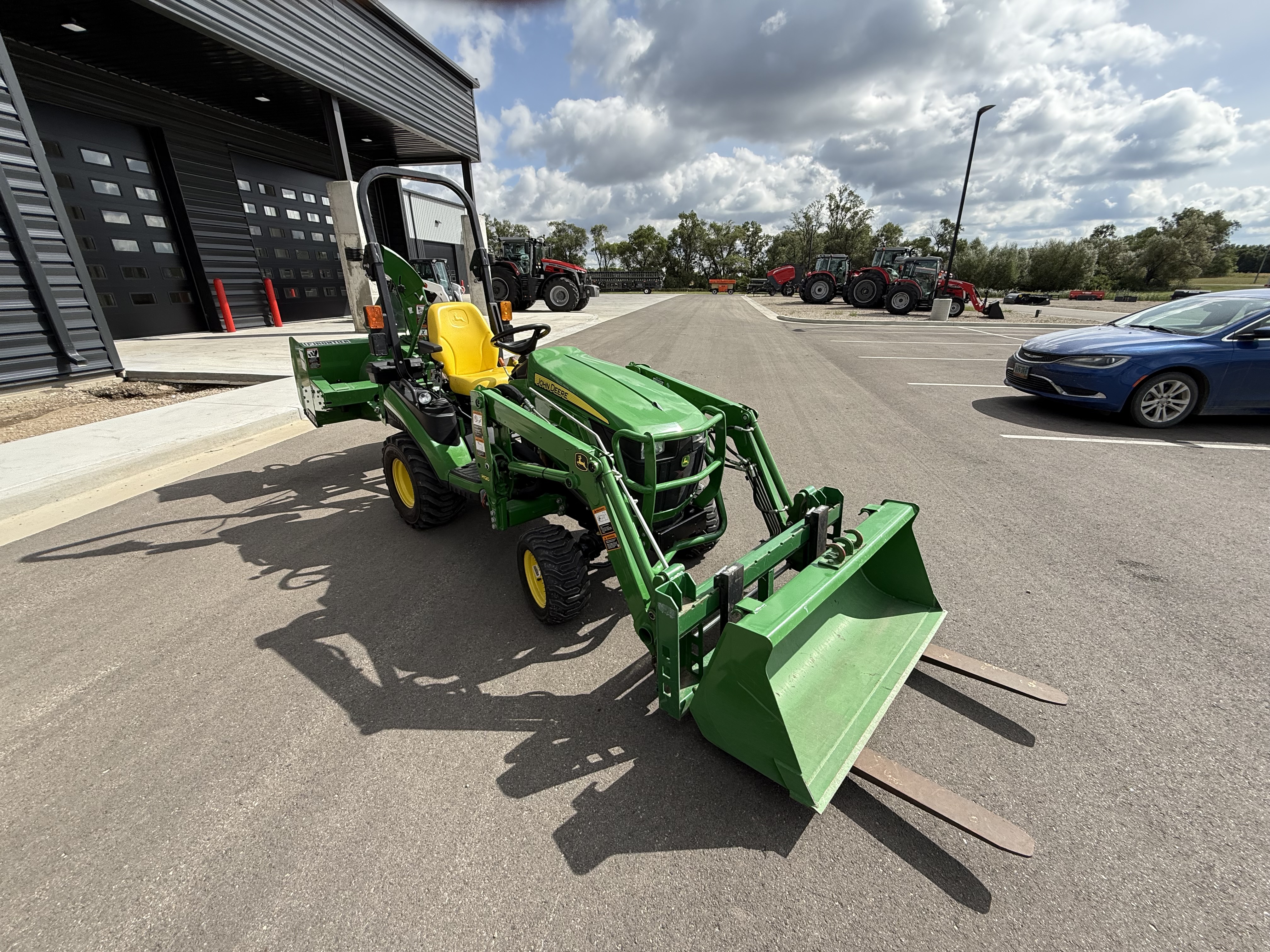 2017 John Deere 1025R Tractor
