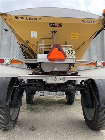 2018 RoGator RG1300C Applicator