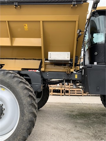 2018 RoGator RG1300C Applicator