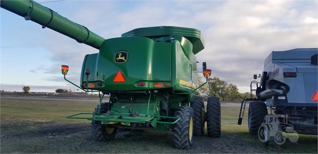 2010 John Deere 9870 STS Combine