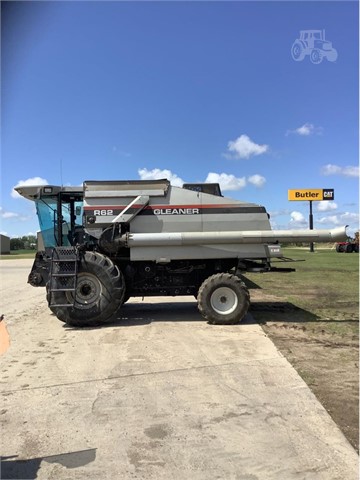 2000 Gleaner R62 Combine