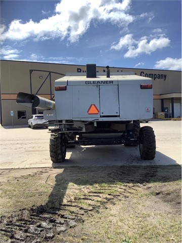 2000 Gleaner R62 Combine