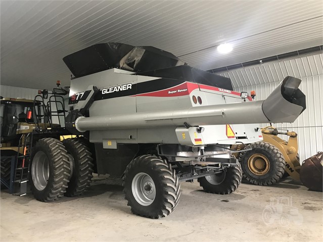 2011 Gleaner S77 Combine