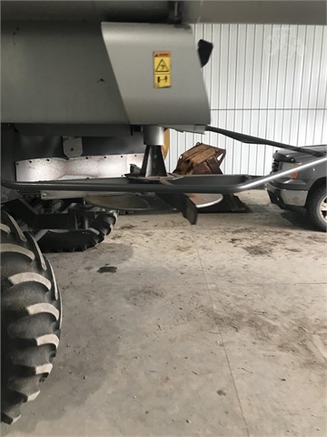 2011 Gleaner S77 Combine