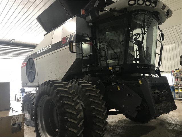 2011 Gleaner S77 Combine