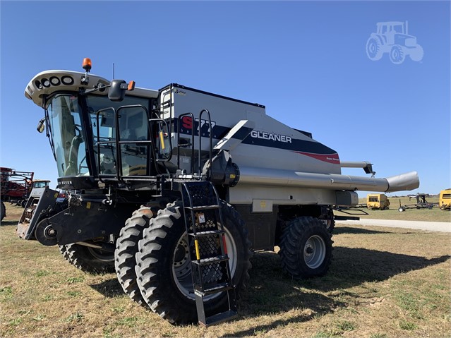 2011 Gleaner S77 Combine