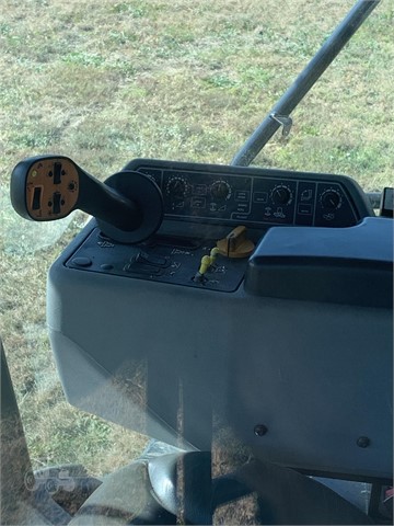 2011 Gleaner S77 Combine